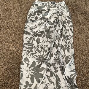 Floral Print Skirt in Gray and White